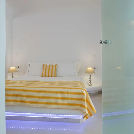 Colours Of Mykonos Luxury Residences & מלון דירות פסארו
