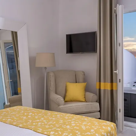 Hotel apartamentowy Colours Of Mykonos Luxury Residences & 4*